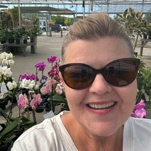 Meet your Posher, Christine